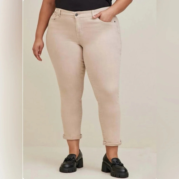 TORRID Boyfriend Straight Vintage Stretch Mid-Rise Tan Cream Jean Size 18T NEW - Picture 2 of 11